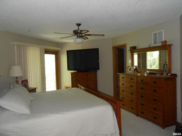 6218 114TH Street, Blue Grass, IA 52726