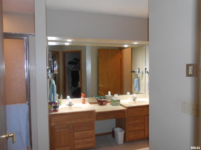 6218 114TH Street, Blue Grass, IA 52726