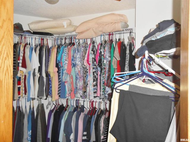 6218 114TH Street, Blue Grass, IA 52726