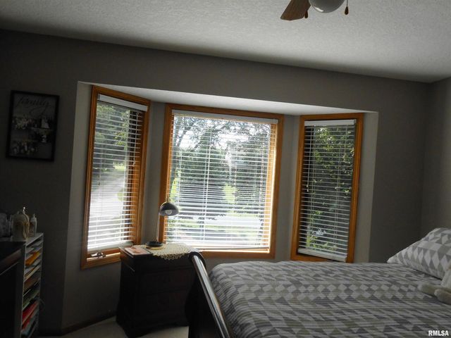 6218 114TH Street, Blue Grass, IA 52726