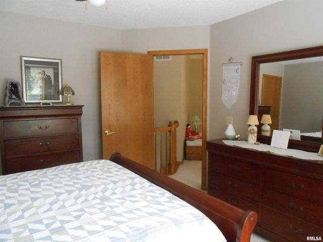 6218 114TH Street, Blue Grass, IA 52726