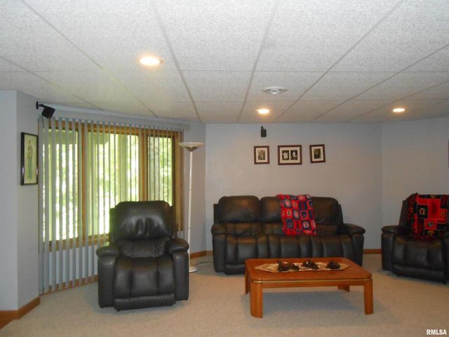 6218 114TH Street, Blue Grass, IA 52726