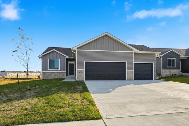 1165 Prairie Village Court, Waukee, IA 50263