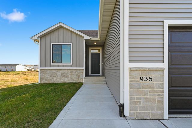 1165 Prairie Village Court, Waukee, IA 50263