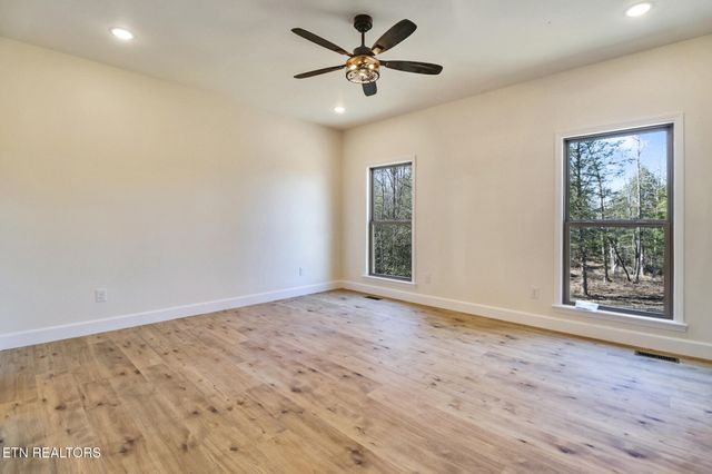 504 Acorn Lane, Jamestown, TN 38556