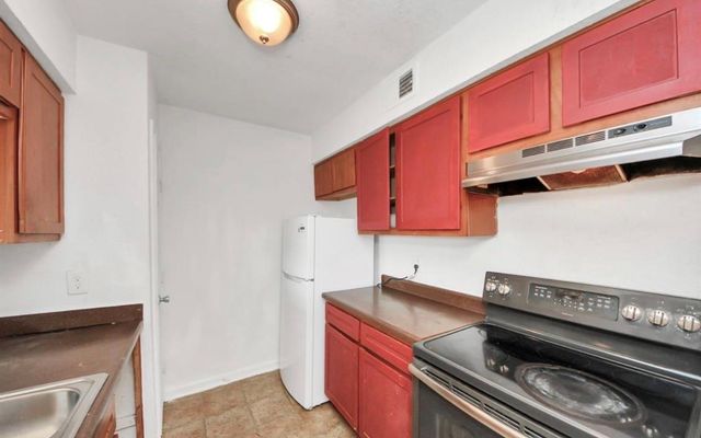 8100 Creekbend Drive 104, Houston, TX 77071