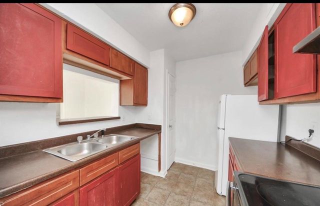8100 Creekbend Drive 104, Houston, TX 77071