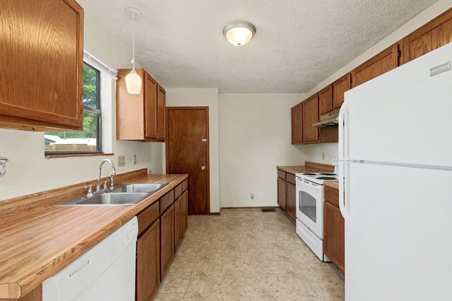 2200 E 53rd, Wichita, KS 67216