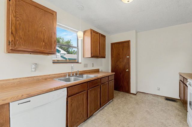 2200 E 53rd, Wichita, KS 67216