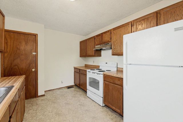 2200 E 53rd, Wichita, KS 67216