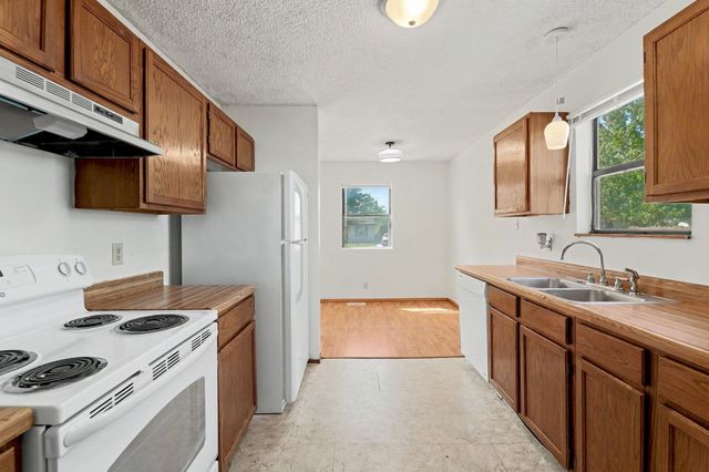 2200 E 53rd, Wichita, KS 67216
