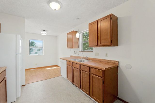 2200 E 53rd, Wichita, KS 67216