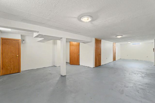 2200 E 53rd, Wichita, KS 67216