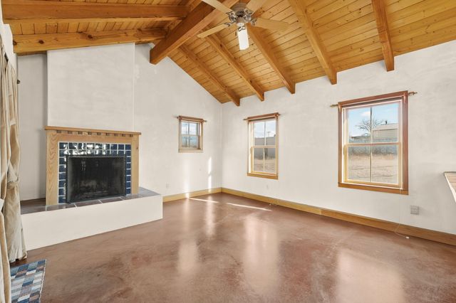 1698 Agua Fria, Santa Fe, NM 87505