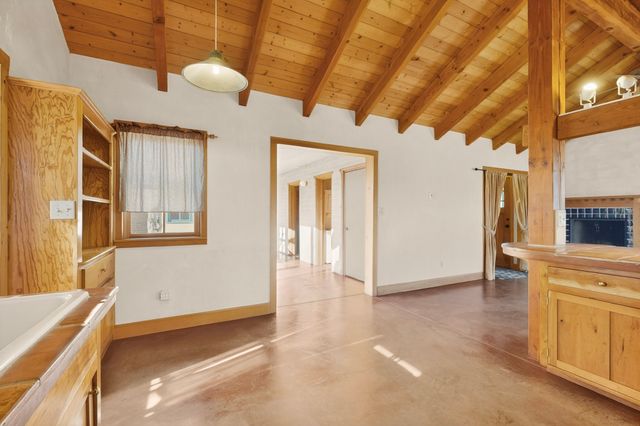 1698 Agua Fria, Santa Fe, NM 87505