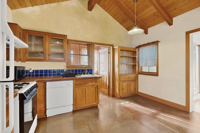 1698 Agua Fria, Santa Fe, NM 87505