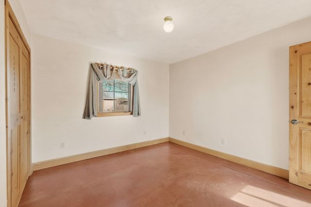 1698 Agua Fria, Santa Fe, NM 87505