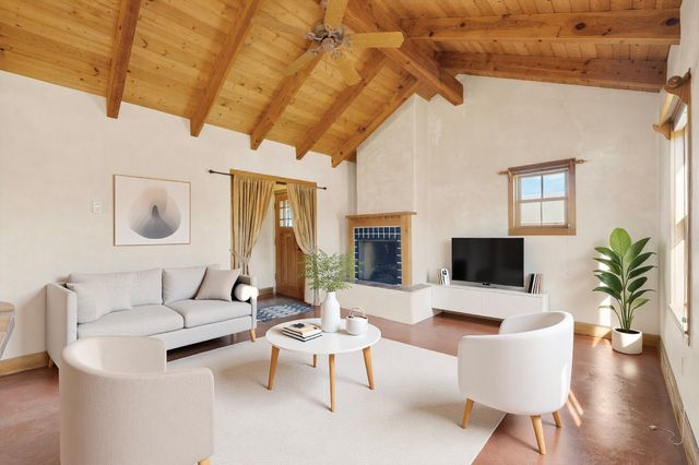 1698 Agua Fria, Santa Fe, NM 87505