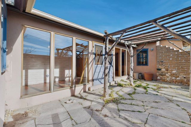 1698 Agua Fria, Santa Fe, NM 87505