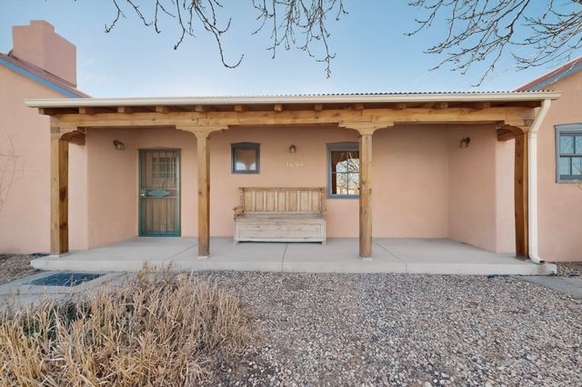 1698 Agua Fria, Santa Fe, NM 87505