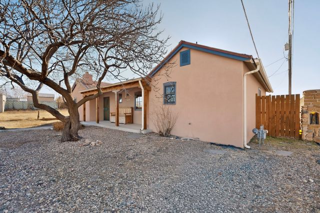 1698 Agua Fria, Santa Fe, NM 87505