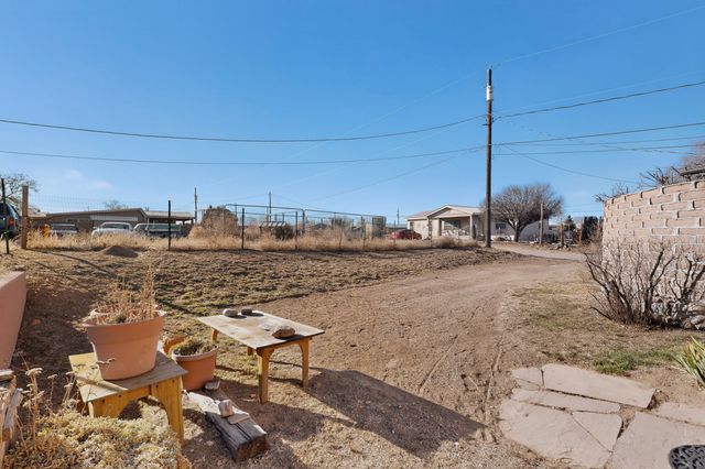 1698 Agua Fria, Santa Fe, NM 87505
