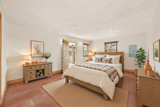 1698 Agua Fria, Santa Fe, NM 87505