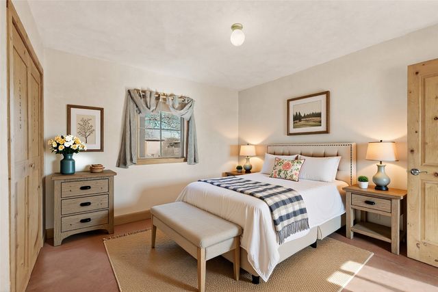 1698 Agua Fria, Santa Fe, NM 87505