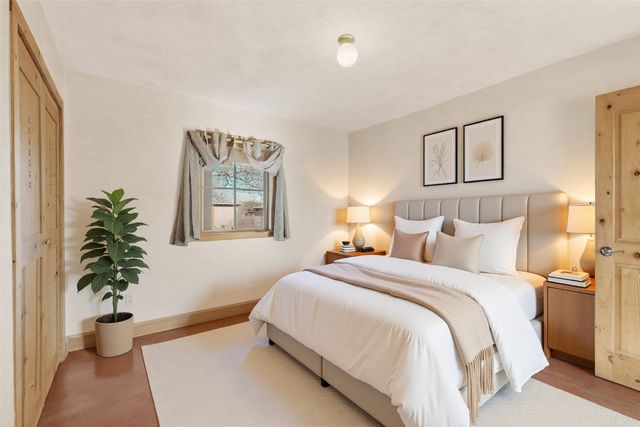 1698 Agua Fria, Santa Fe, NM 87505