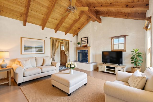 1698 Agua Fria, Santa Fe, NM 87505