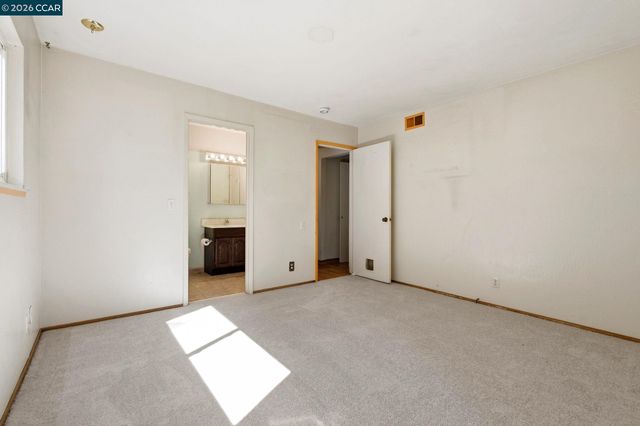 907 Lyon Ct, Concord, CA 94518