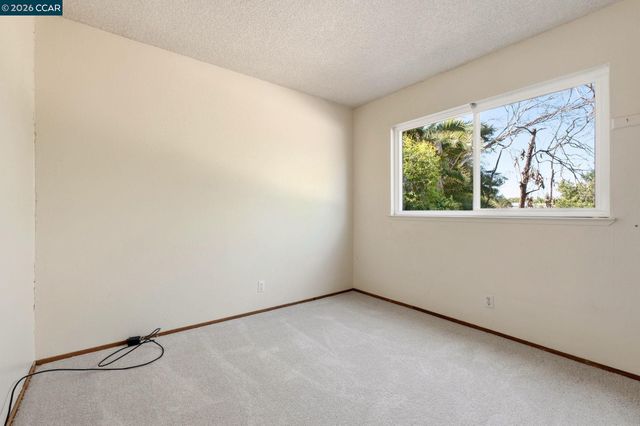 907 Lyon Ct, Concord, CA 94518