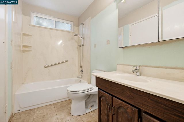 907 Lyon Ct, Concord, CA 94518