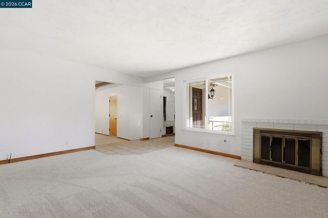 907 Lyon Ct, Concord, CA 94518