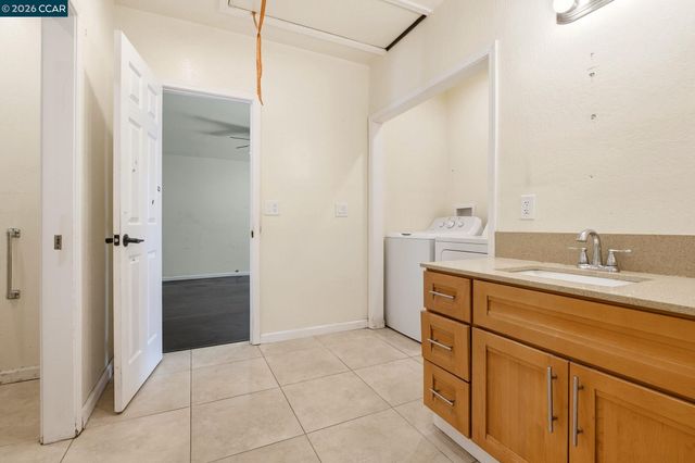 907 Lyon Ct, Concord, CA 94518