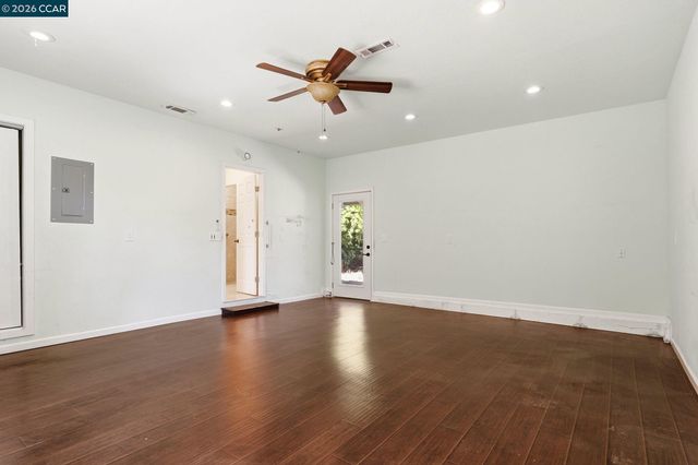 907 Lyon Ct, Concord, CA 94518