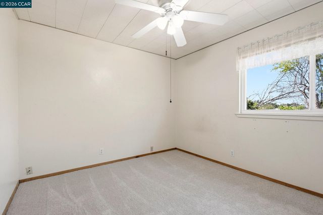 907 Lyon Ct, Concord, CA 94518