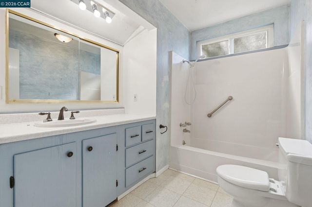 907 Lyon Ct, Concord, CA 94518