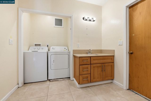 907 Lyon Ct, Concord, CA 94518