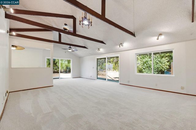 907 Lyon Ct, Concord, CA 94518