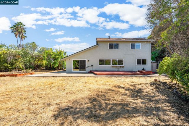 907 Lyon Ct, Concord, CA 94518