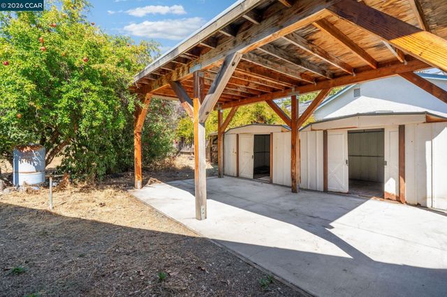 907 Lyon Ct, Concord, CA 94518