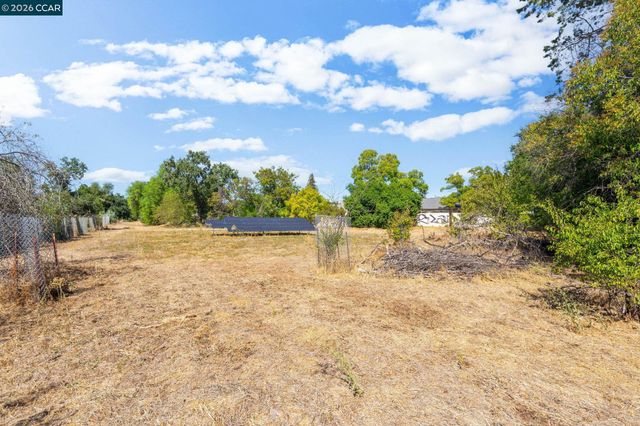 907 Lyon Ct, Concord, CA 94518