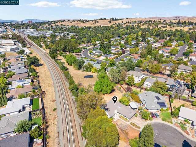 907 Lyon Ct, Concord, CA 94518