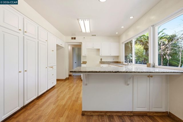 907 Lyon Ct, Concord, CA 94518