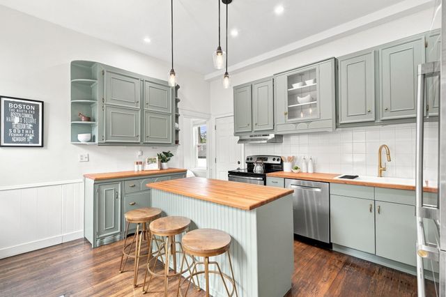9 Peabody St 9, Newton, MA 02458
