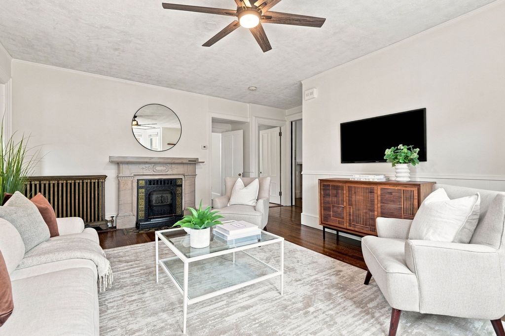 9 Peabody St 9, Newton, MA 02458
