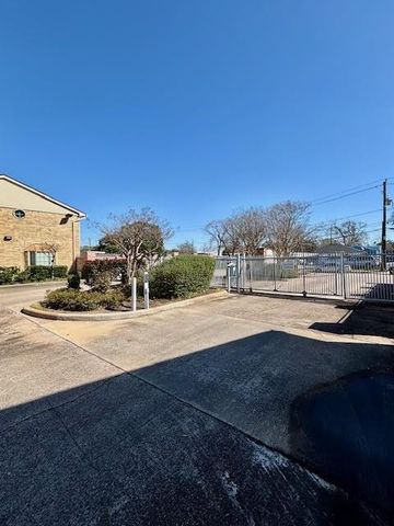 3100 Jeanetta Street 401, Houston, TX 77063