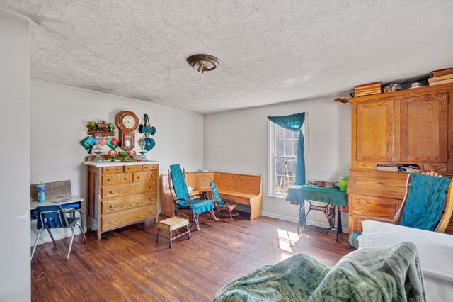 448 Holder Branch Ln, Hartsville, TN 37074