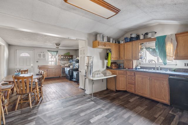 448 Holder Branch Ln, Hartsville, TN 37074